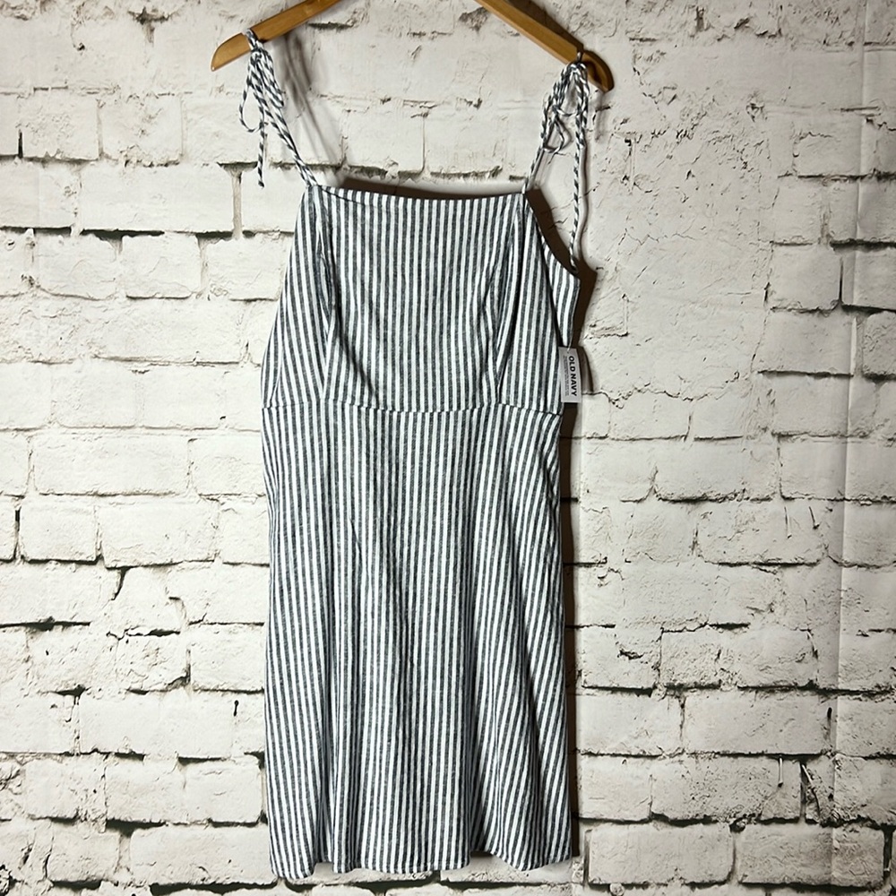 NWT Women’s striped sundress M